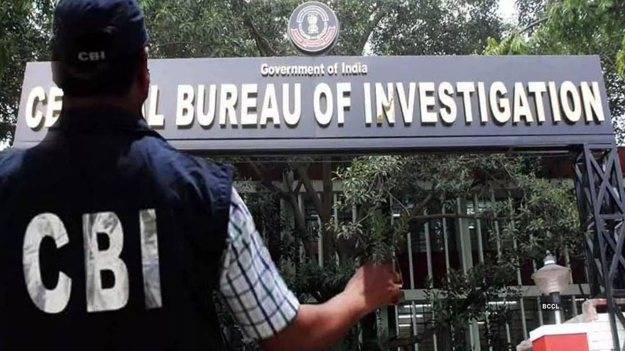 Delhi Liquor Scam: సోమవారం సీబీఐ ప్రత్యేక కోర్టులో ఢిల్లీ లిక్కర్ స్కాంకి సంబంధించి కీలక విచారణ Delhi Liquor Scam: సోమవారం సీబీఐ ప్రత్యేక కోర్టులో ఢిల్లీ లిక్కర్ స్కాంకి సంబంధించి కీలక విచారణ