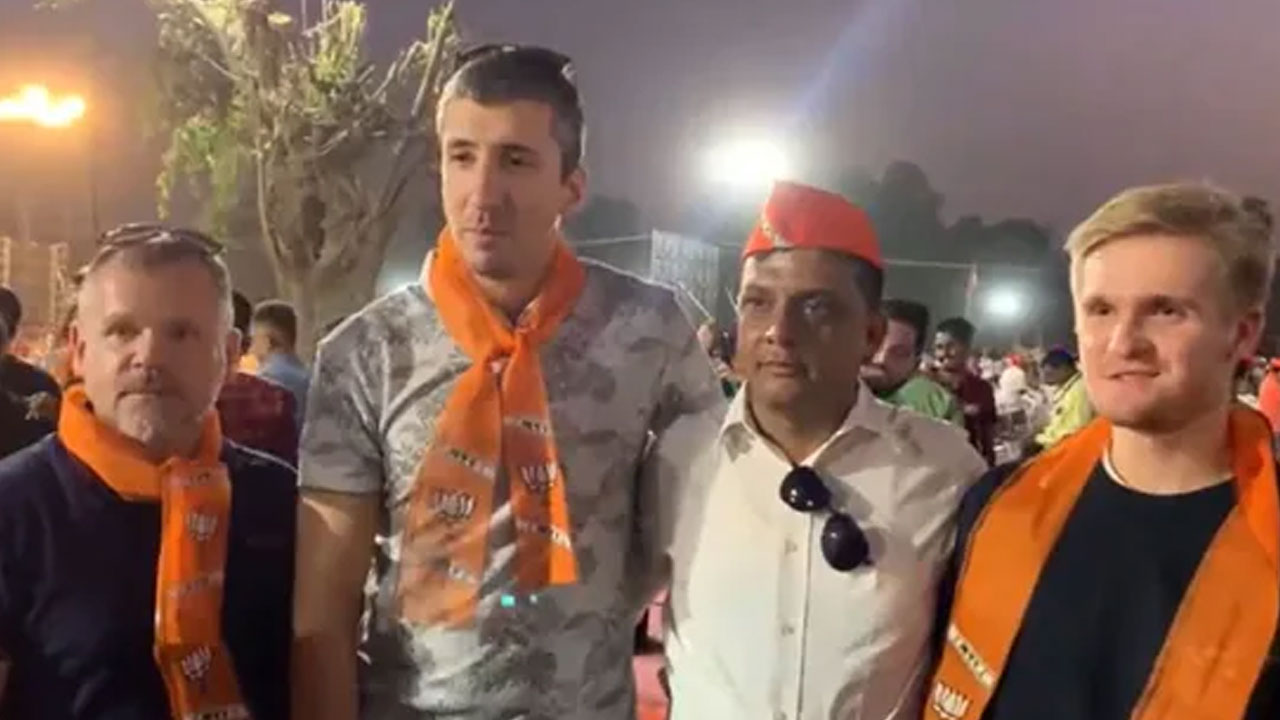 Gujarat Polls: బీజేపీ ప్రచారంలో విదేశీయులు.. ఎన్నికల సంఘానికి టీఎంసీ ఫిర్యాదు Gujarat Polls: బీజేపీ ప్రచారంలో విదేశీయులు.. ఎన్నికల సంఘానికి టీఎంసీ ఫిర్యాదు
