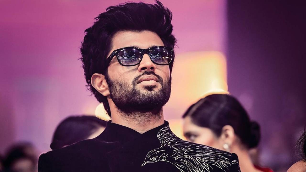 Vijay Devarakonda: క్లాసిక్ హిట్ ఇచ్చిన డైరెక్టర్తో విజయ్ మూవీ..? Vijay Devarakonda: క్లాసిక్ హిట్ ఇచ్చిన డైరెక్టర్తో విజయ్ మూవీ..?