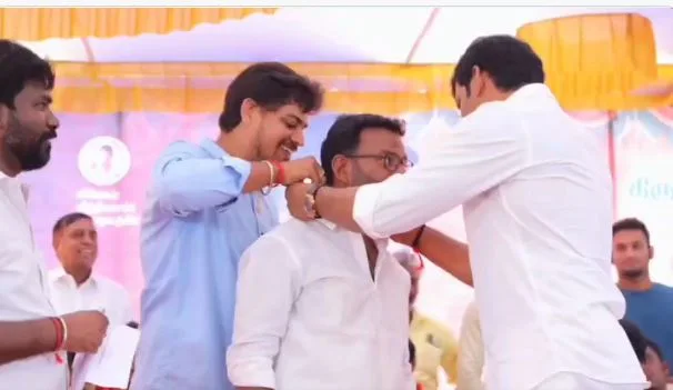 Vishal's fans help some poor people get married and Vishal appreciates