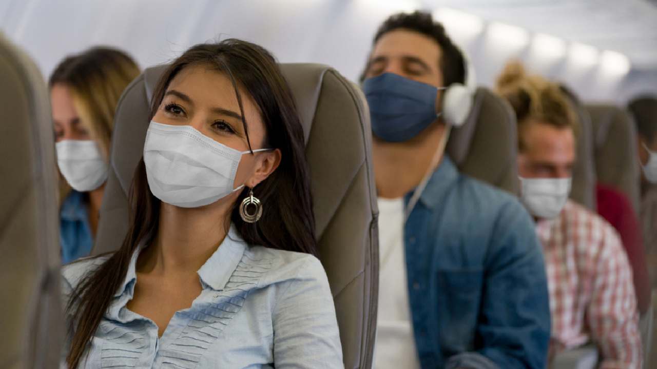 Wearing Masks: విమానాల్లో మాస్క్ ధరించడంపై కేంద్రం కీలక ఆదేశాలు.. ఇకపై తప్పనిసరి కాదు Wearing Masks: విమానాల్లో మాస్క్ ధరించడంపై కేంద్రం కీలక ఆదేశాలు.. ఇకపై తప్పనిసరి కాదు