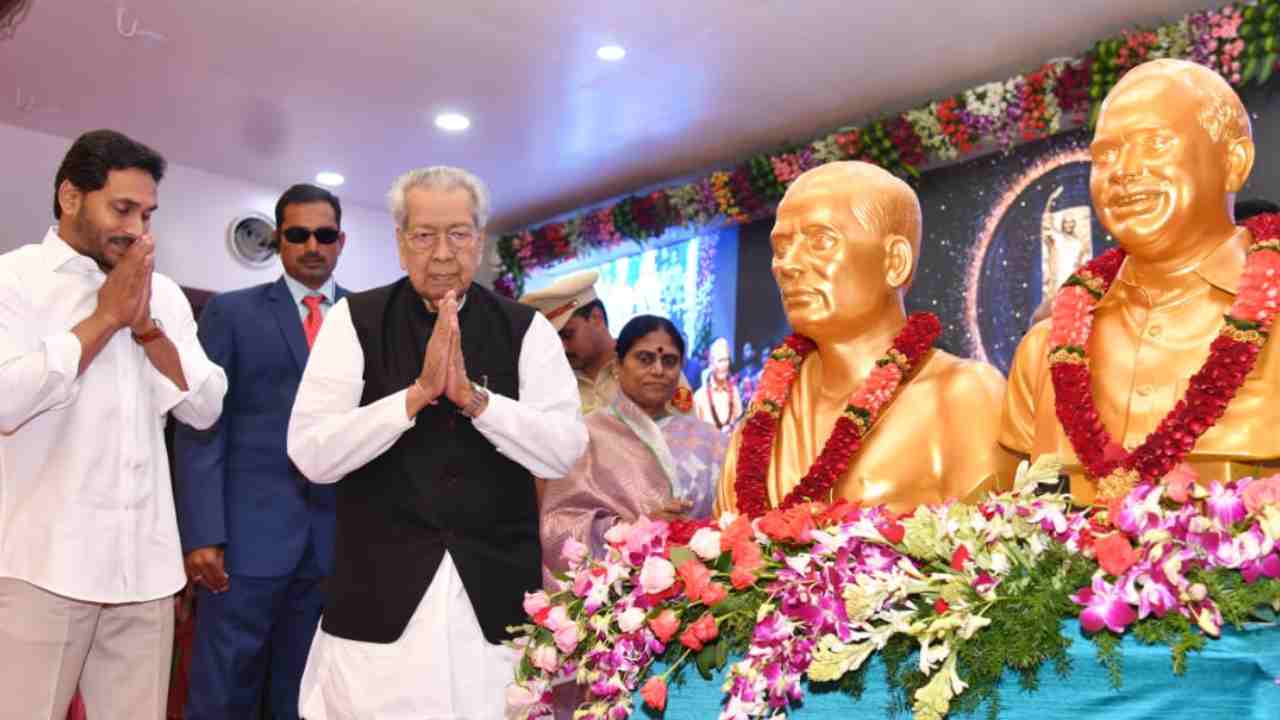 YSR Awards Ceremony: వైఎస్సార్‌ అచీవ్‌మెంట్‌-2022 అవార్డుల ప్రదానోత్సవం (ఫొటొ గ్యాలరీ)