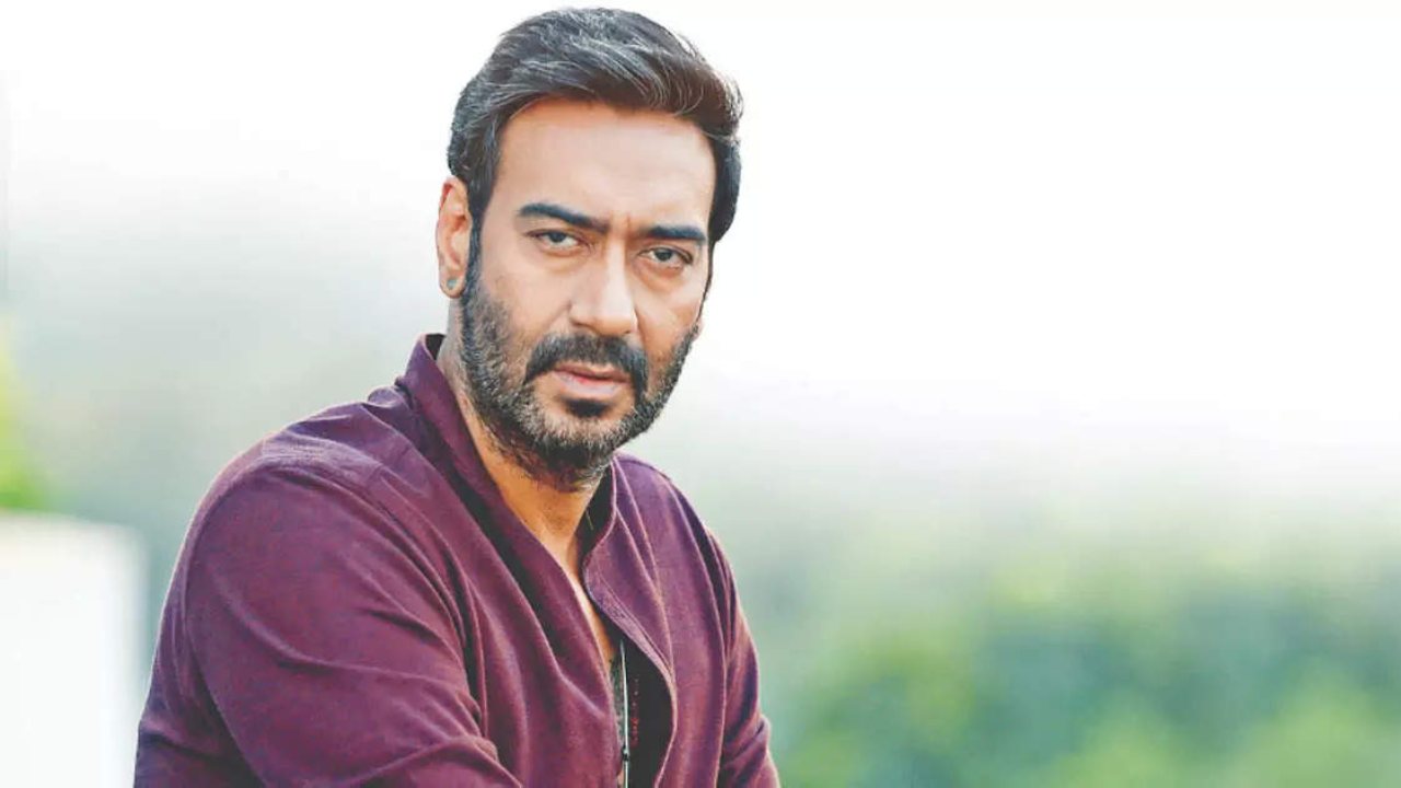 Ajay Devgn : రీమేక్స్ తోనే స్టార్ అయి.. అవే రీమేక్స్తో కెరీర్ని నెట్టుకొస్తున్న స్టార్ హీరో.. Ajay Devgn : రీమేక్స్ తోనే స్టార్ అయి.. అవే రీమేక్స్తో కెరీర్ని నెట్టుకొస్తున్న స్టార్ హీరో..