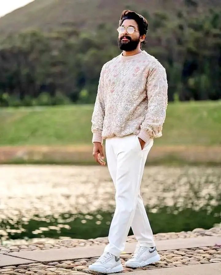 Allu Arjun and Sneha special photo shoot in Africa