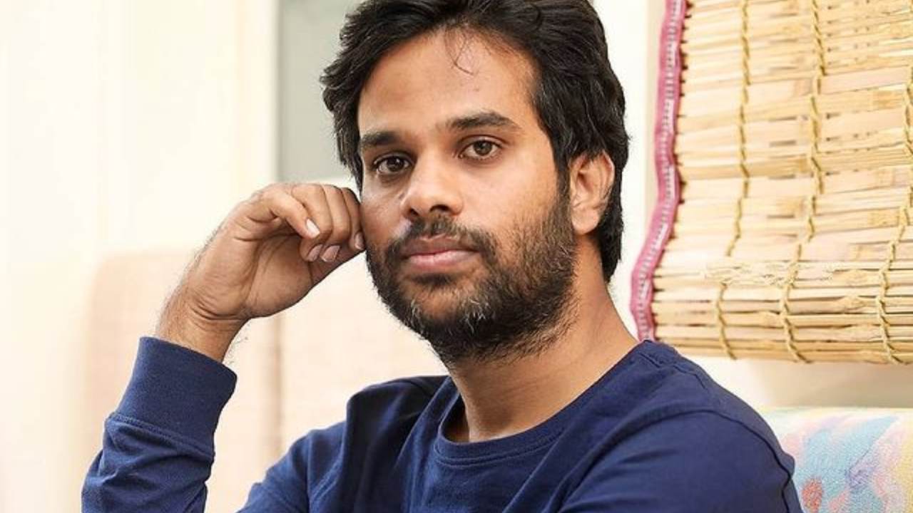 KV Anudeep : అరుదైన వ్యాధితో బాధపడుతున్న జాతిరత్నాలు డైరెక్టర్.. కాఫీ, జ్యుస్లు పడవంట.. ఆ వ్యాధిపై కూడా సినిమా తీస్తాడట.. KV Anudeep : అరుదైన వ్యాధితో బాధపడుతున్న జాతిరత్నాలు డైరెక్టర్.. కాఫీ, జ్యుస్లు పడవంట.. ఆ వ్యాధిపై కూడా సినిమా తీస్తాడట..