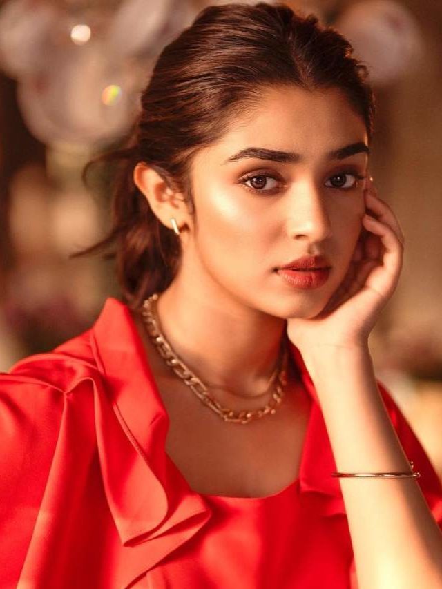 >‘ఉప్పెన’లా అందాలను ఆరబోస్తున్న కృతి!