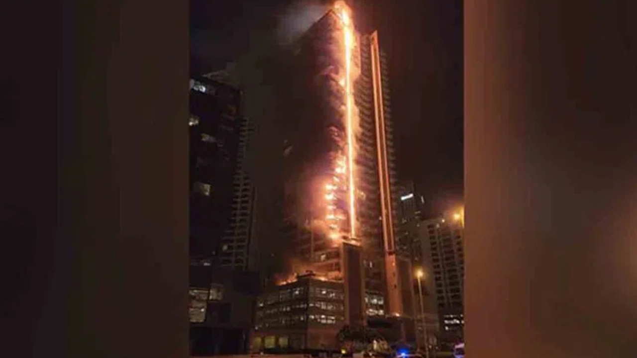 Fire Broke Out Dubai : దుబాయ్లో భారీ అగ్నిప్రమాదం.. బుర్జ్ ఖలీఫా సమీపంలో మంటలు Fire Broke Out Dubai : దుబాయ్లో భారీ అగ్నిప్రమాదం.. బుర్జ్ ఖలీఫా సమీపంలో మంటలు