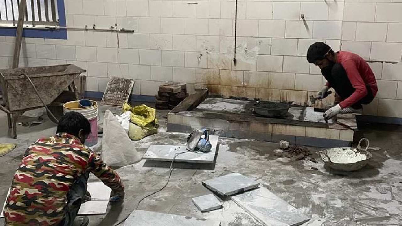 Gujarat’s Morbi: మోదీ వస్తున్నారని రాత్రికి రాత్రి ఆసుపత్రిని బాగు చేసిన వైనం.. ఫొటోలు వైరల్ Gujarat’s Morbi: మోదీ వస్తున్నారని రాత్రికి రాత్రి ఆసుపత్రిని బాగు చేసిన వైనం.. ఫొటోలు వైరల్