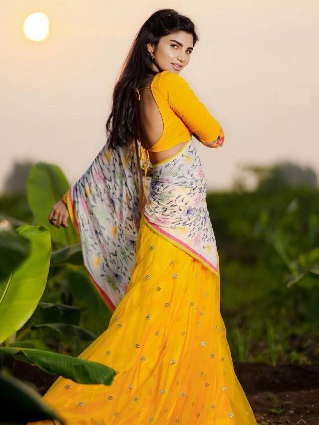 >హాఫ్ శారీలో అలరించిన జబర్దస్త్ వర్ష