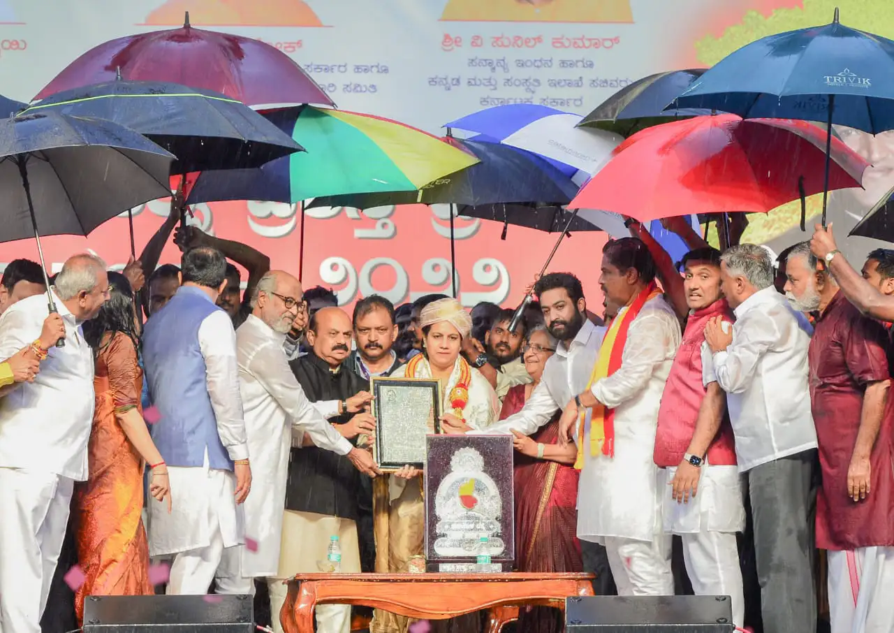 NTR and Rajinikanth at Karnataka Rathna Award Ceremony to Puneeth Rajkumar 