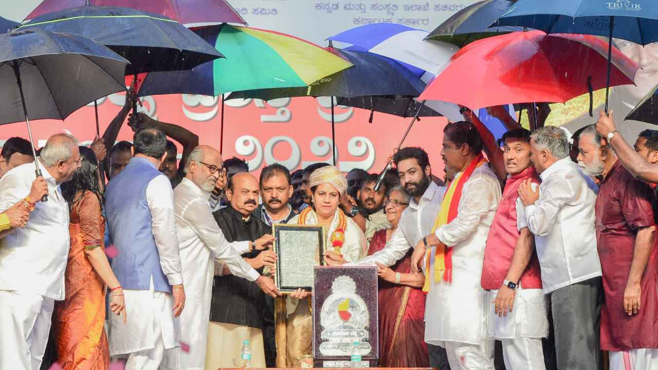 NTR and Rajinikanth : పునీత్‌ రాజ్‌కుమార్‌కి కర్ణాటక రత్న అవార్డు ప్రదానోత్సవంలో ఎన్టీఆర్, రజినీకాంత్