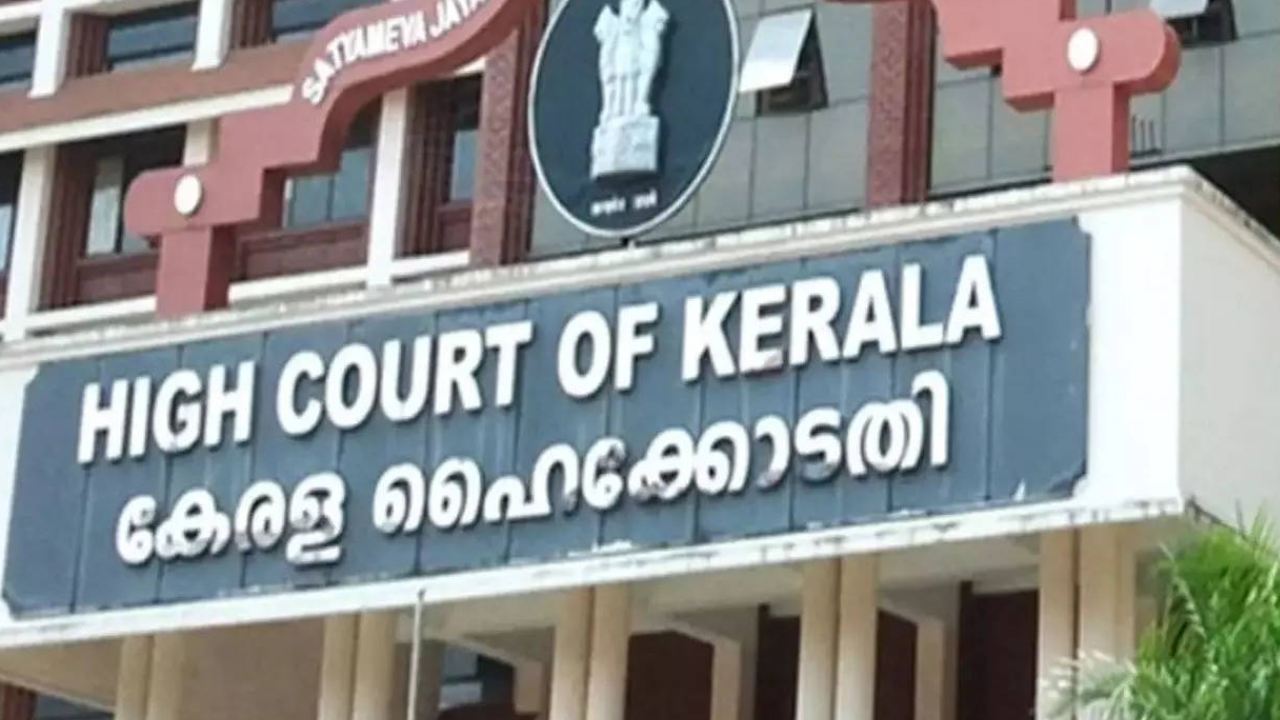 Kerala High Court Key Judgment : భర్త అంగీకారం లేకున్నా ముస్లిం మహిళలు విడాకులు తీసుకోవచ్చు.. కేరళ హైకోర్టు కీలక తీర్పు Kerala High Court Key Judgment : భర్త అంగీకారం లేకున్నా ముస్లిం మహిళలు విడాకులు తీసుకోవచ్చు.. కేరళ హైకోర్టు కీలక తీర్పు