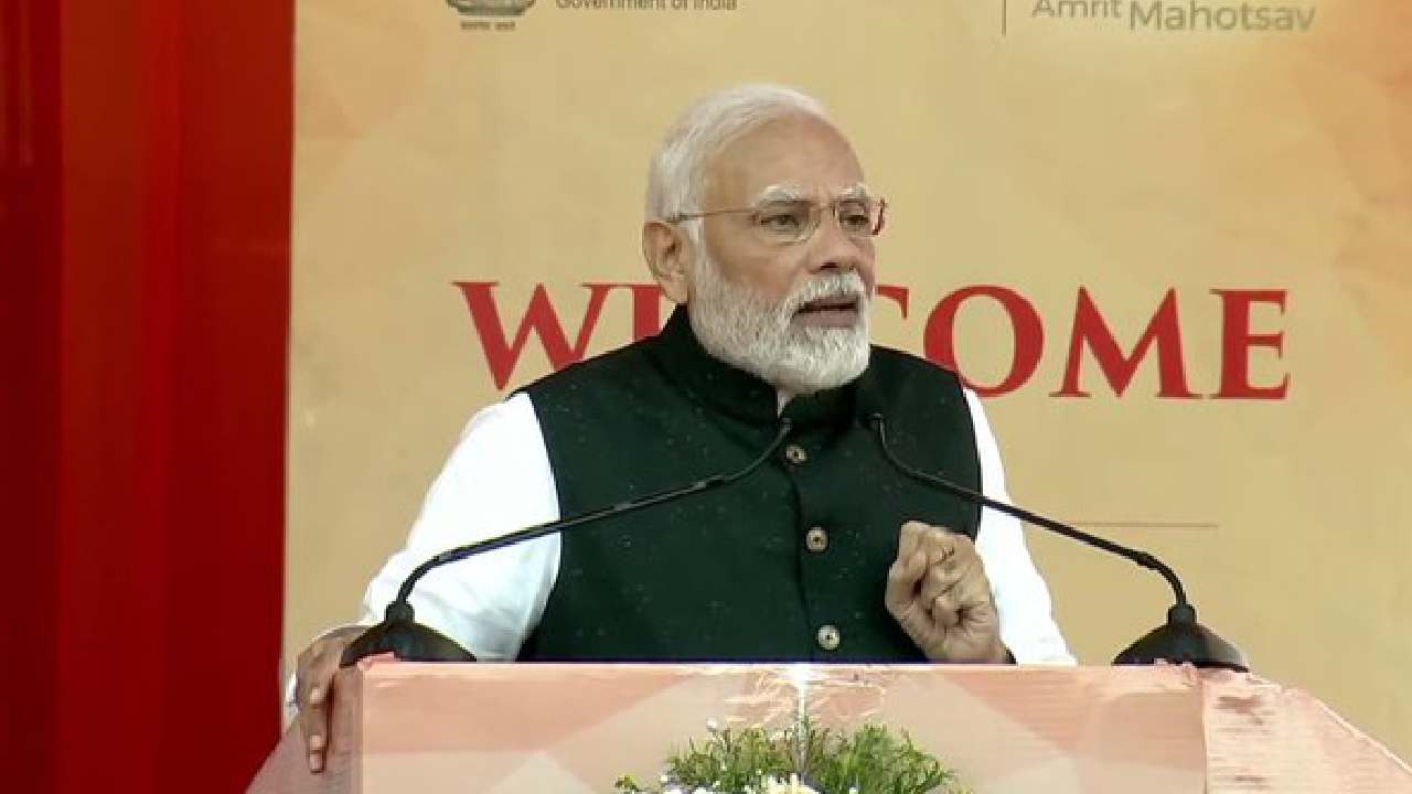 Modi about Singareni: సింగరేణిని ప్రైవేటుపరం చేసే ఆలోచన కేంద్రానికి లేదు: స్పష్టం చేసిన మోదీ Modi about Singareni: సింగరేణిని ప్రైవేటుపరం చేసే ఆలోచన కేంద్రానికి లేదు: స్పష్టం చేసిన మోదీ