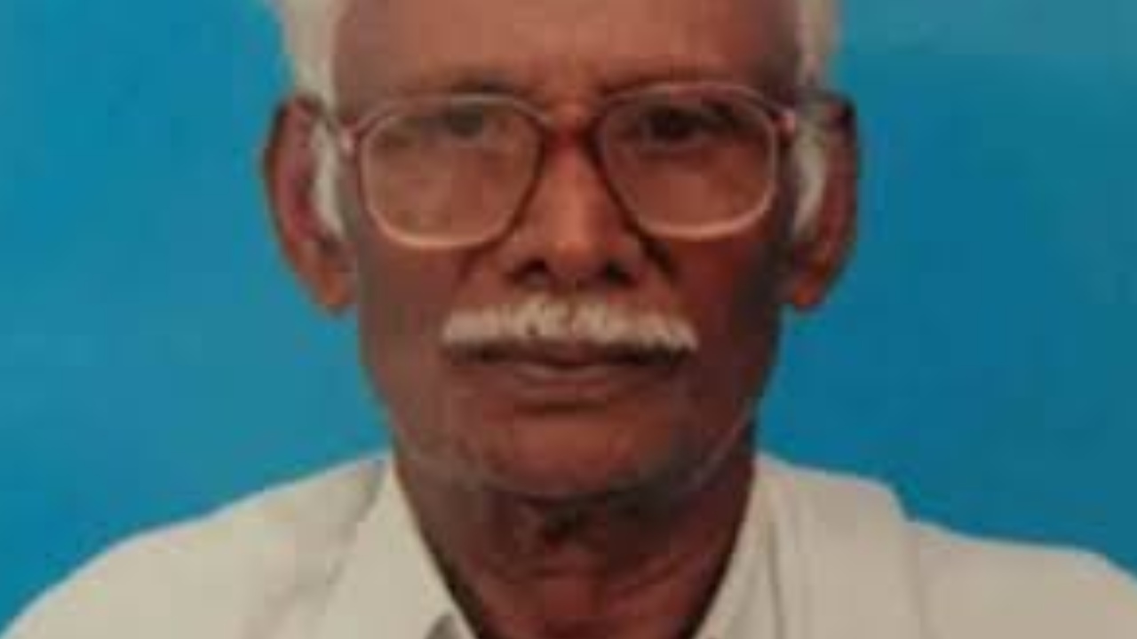 Old Man Suicide : హిందీ భాష వద్దంటూ నిప్పంటించుకుని రైతు ఆత్మహత్య Old Man Suicide : హిందీ భాష వద్దంటూ నిప్పంటించుకుని రైతు ఆత్మహత్య