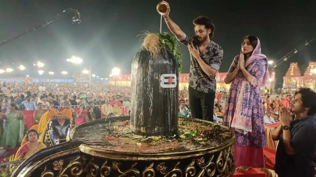 Nandu and Rashmi : బొమ్మ బ్లాక్‌బస్టర్ ప్రమోషన్స్ లో భాగంగా కోటి దీపోత్సవంలో రష్మీ, నందు