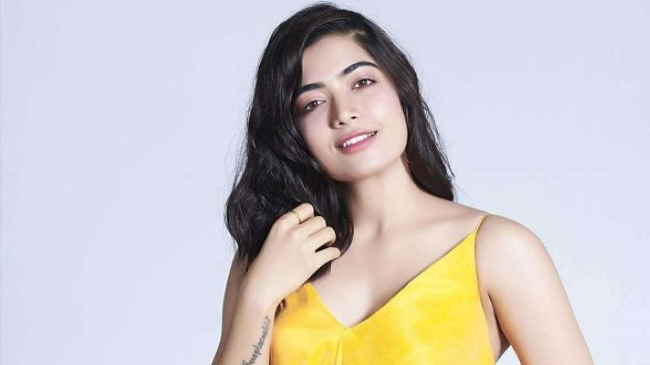 Rashmika Mandanna : రష్మికపై అక్కడ బ్యాన్..? ట్వీట్ చేసిన ఫిలిం క్రిటిక్.. నిజమేనా?? Rashmika Mandanna : రష్మికపై అక్కడ బ్యాన్..? ట్వీట్ చేసిన ఫిలిం క్రిటిక్.. నిజమేనా??