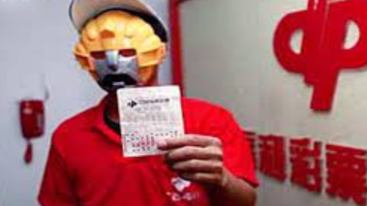 RS 248 Crore Lottery : లాటరీలో రూ.248 కోట్ల ప్రైజ్ మనీ… చారిటీలకు రూ.5 కోట్లు విరాళం RS 248 Crore Lottery : లాటరీలో రూ.248 కోట్ల ప్రైజ్ మనీ… చారిటీలకు రూ.5 కోట్లు విరాళం