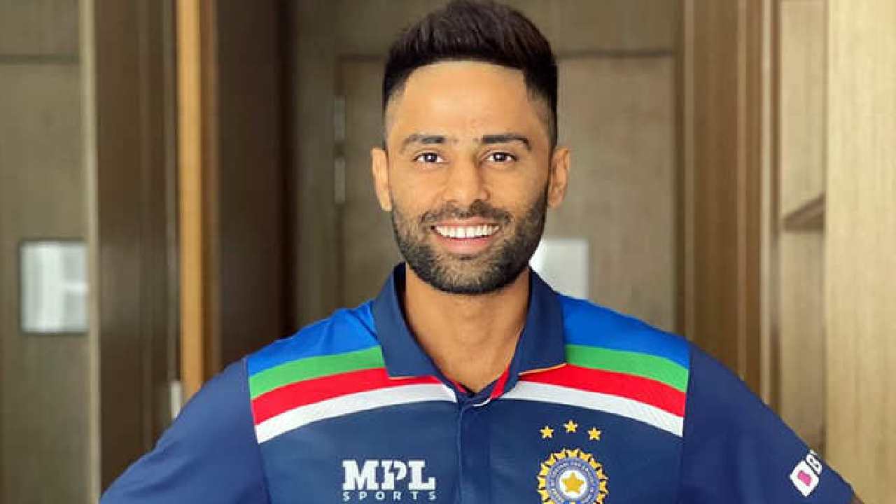 ICC Rankings: ఐసీసీ టీ20 ర్యాంకుల్లో అగ్ర స్థానంలో టీమిండియా బ్యాట్స్మన్ సూర్యకుమార్ యాదవ్ ICC Rankings: ఐసీసీ టీ20 ర్యాంకుల్లో అగ్ర స్థానంలో టీమిండియా బ్యాట్స్మన్ సూర్యకుమార్ యాదవ్