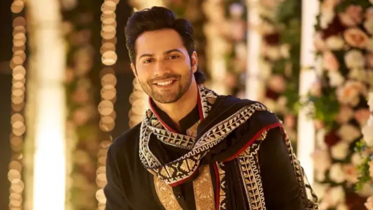 Varun Dhawan : అరుదైన వ్యాధితో బాధపడుతున్న బాలీవుడ్ యువ హీరో.. బ్యాలెన్స్ తప్పి అకస్మాత్తుగా పడిపోతాడంట.. Varun Dhawan : అరుదైన వ్యాధితో బాధపడుతున్న బాలీవుడ్ యువ హీరో.. బ్యాలెన్స్ తప్పి అకస్మాత్తుగా పడిపోతాడంట..