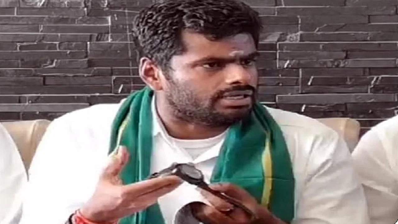 Annamalai: నాలుగే మేకలున్న వ్యక్తి చేతికి రూ.5 లక్షల వాచ్ ఎలా వచ్చింది? బీజేపీని ప్రశ్నించిన డీఎంకే Annamalai: నాలుగే మేకలున్న వ్యక్తి చేతికి రూ.5 లక్షల వాచ్ ఎలా వచ్చింది? బీజేపీని ప్రశ్నించిన డీఎంకే