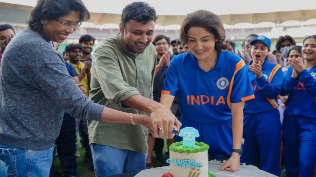 Anushka Sharma : ‘చక్ దే ఎక్స్ప్రెస్’ షూటింగ్ కంప్లీట్.. ఇండియన్ క్రికెటర్గా అనుష్క.. Anushka Sharma : ‘చక్ దే ఎక్స్ప్రెస్’ షూటింగ్ కంప్లీట్.. ఇండియన్ క్రికెటర్గా అనుష్క..