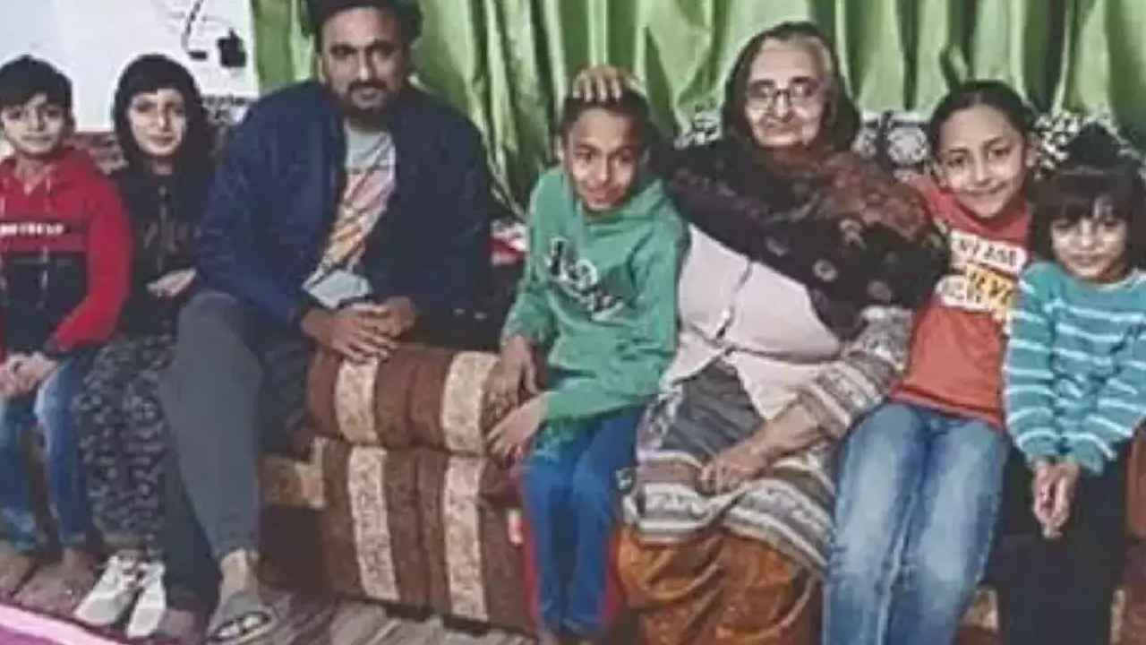 Begging Boy Turns To Crorepati : తాత మరణంతో జీవితమే మారిపోయింది.. భిక్షాటన చేసే బాలుడు కోటీశ్వరుడయ్యాడు Begging Boy Turns To Crorepati : తాత మరణంతో జీవితమే మారిపోయింది.. భిక్షాటన చేసే బాలుడు కోటీశ్వరుడయ్యాడు