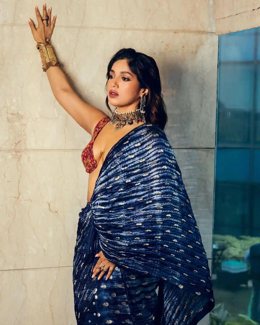 bhumi pednekar stunning looks in shining saree and blouse