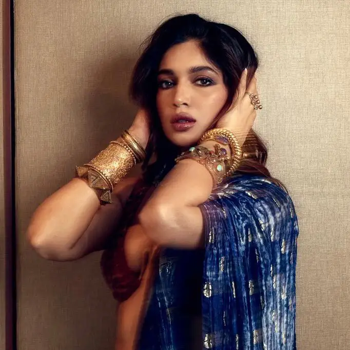 bhumi pednekar stunning looks in shining saree and blouse