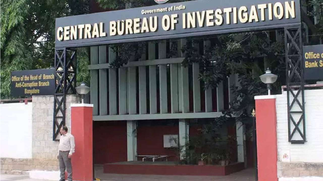 CBI Officials: సీబీఐ కస్టడీలో అల్లర్ల కేసు నిందితుడి ఆత్మహత్య.. అధికారులపై హత్య కేసు నమోదు CBI Officials: సీబీఐ కస్టడీలో అల్లర్ల కేసు నిందితుడి ఆత్మహత్య.. అధికారులపై హత్య కేసు నమోదు