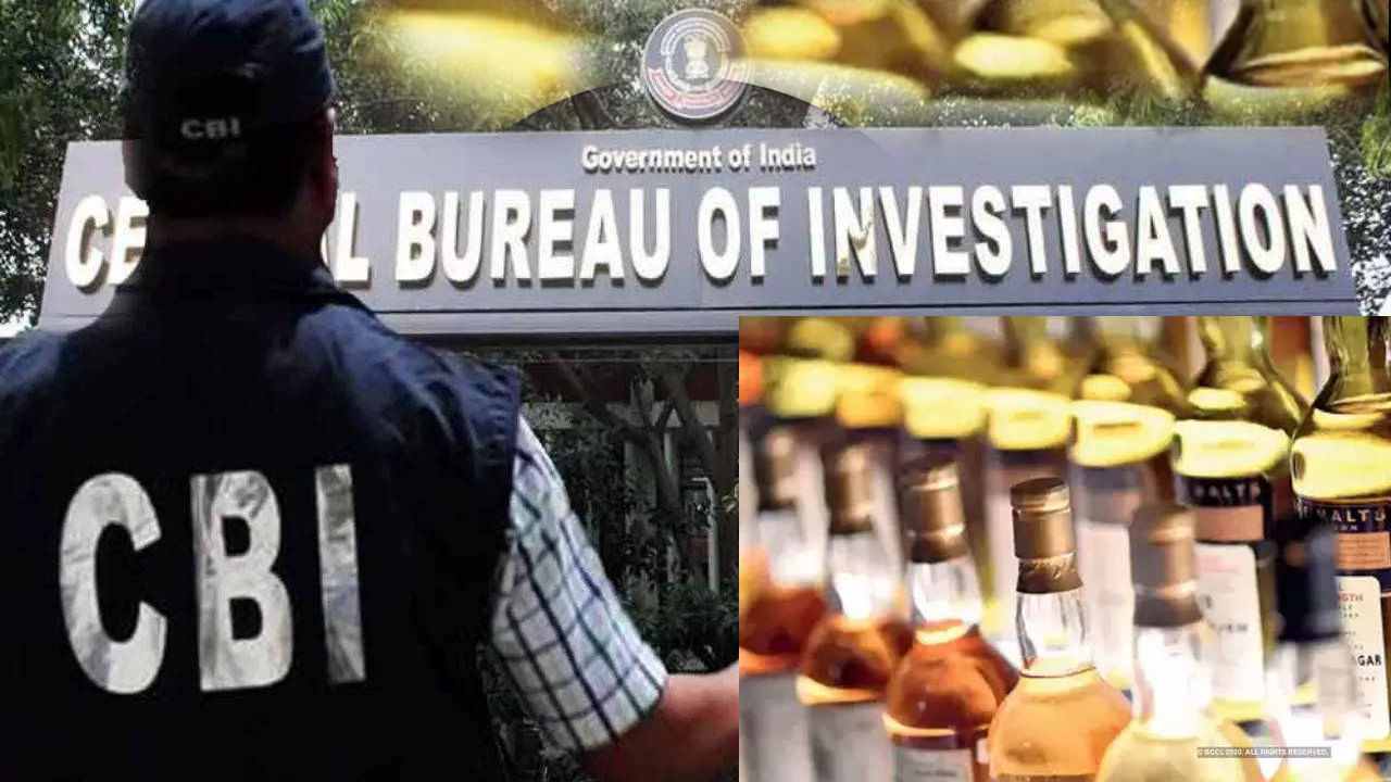 Delhi Liquor Scam : లిక్కర్ స్కామ్ కేసులో మరో కీలక మలుపు.. ఇద్దరు ప్రభుత్వ ఉద్యోగులతో సహా ఏడుగురికి సమన్లు జారీ Delhi Liquor Scam : లిక్కర్ స్కామ్ కేసులో మరో కీలక మలుపు.. ఇద్దరు ప్రభుత్వ ఉద్యోగులతో సహా ఏడుగురికి సమన్లు జారీ