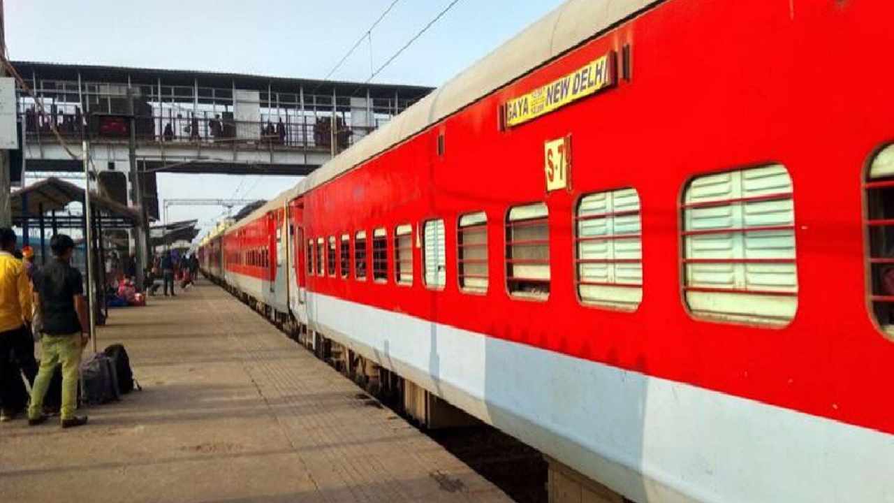 Delhi Tain: రైలు ఇంజిన్ నుంచి విడిపోయిన బోగీలు.. తప్పిన పెను ప్రమాదం Delhi Tain: రైలు ఇంజిన్ నుంచి విడిపోయిన బోగీలు.. తప్పిన పెను ప్రమాదం
