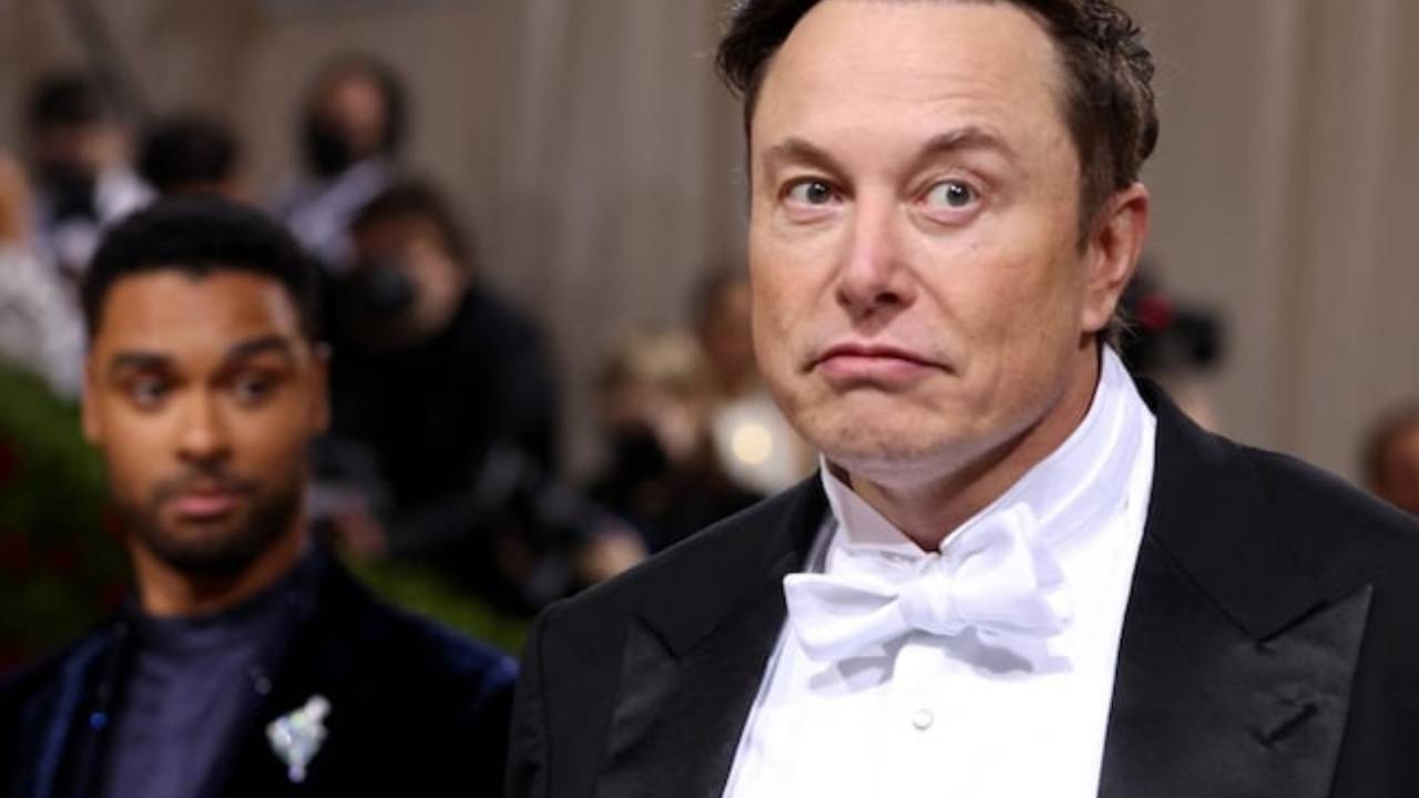 Elon Musk: మరో కీలక నిర్ణయం తీసుకున్న మస్క్.. ట్రస్ట్ అండ్ సేప్టీ కౌన్సిల్ రద్దు .. Elon Musk: మరో కీలక నిర్ణయం తీసుకున్న మస్క్.. ట్రస్ట్ అండ్ సేప్టీ కౌన్సిల్ రద్దు ..