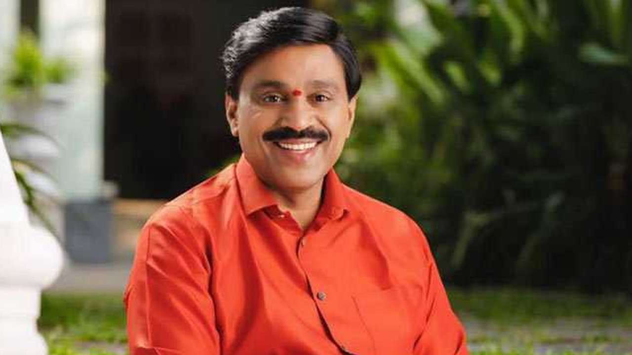 గాలి జనార్దన్ రెడ్డికి హైకోర్టులో ఊరట.. సీబీఐ కోర్టు విధించిన జైలు శిక్షపై స్టే గాలి జనార్దన్ రెడ్డికి హైకోర్టులో ఊరట.. సీబీఐ కోర్టు విధించిన జైలు శిక్షపై స్టే