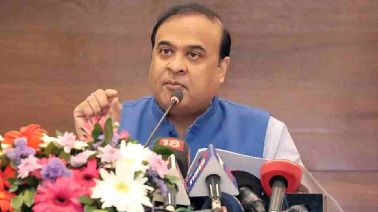 Himanta Biswa Sarma: మహిళలు పిల్లల్ని కనే పరిశ్రమలు కాదు.. అజ్మల్కు కౌంటర్ ఇచ్చిన అసోం సీఎం Himanta Biswa Sarma: మహిళలు పిల్లల్ని కనే పరిశ్రమలు కాదు.. అజ్మల్కు కౌంటర్ ఇచ్చిన అసోం సీఎం