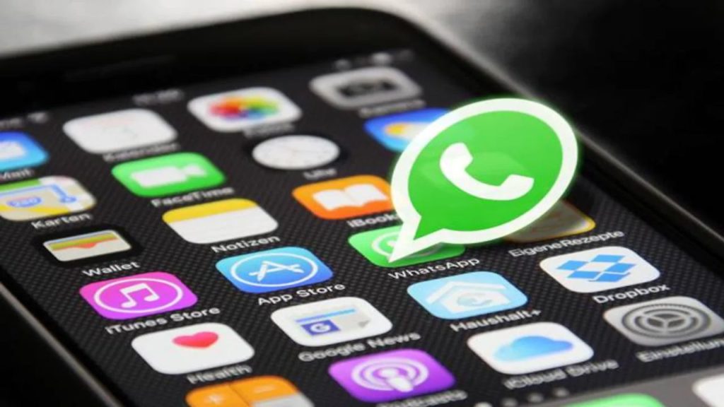 How to be online on WhatsApp without anyone knowing
