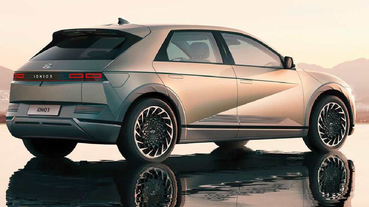 Ioniq 5 EV: హ్యుందాయ్ సంస్థ నుంచి ‘ఐయానిక్ 5 ఈవీ’ ఎలక్ట్రిక్ కారు.. ఫీచర్స్ ఇవే Ioniq 5 EV: హ్యుందాయ్ సంస్థ నుంచి ‘ఐయానిక్ 5 ఈవీ’ ఎలక్ట్రిక్ కారు.. ఫీచర్స్ ఇవే