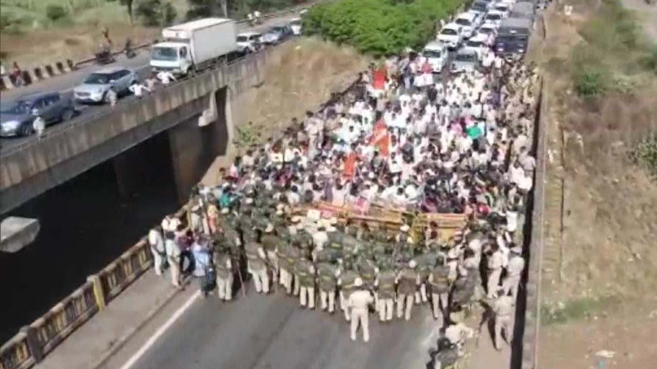 Karnataka: కొనసాగుతున్న కర్ణాటక-మహారాష్ట్ర సరిహద్దు వివాదం.. బెలగావిలో ‘మహా’ నిరసన.. 144 సెక్షన్ విధింపు Karnataka: కొనసాగుతున్న కర్ణాటక-మహారాష్ట్ర సరిహద్దు వివాదం.. బెలగావిలో ‘మహా’ నిరసన.. 144 సెక్షన్ విధింపు
