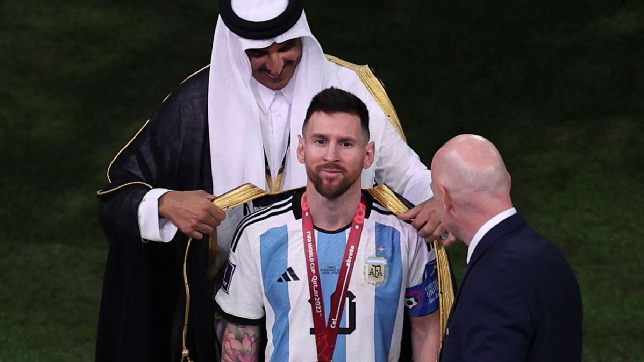 Lionel Messi: మెస్సీకి బంపర్ ఆఫర్.. ‘వరల్డ్ కప్ బిష్ట్’ ఇస్తే రూ.8 కోట్లు ఇస్తానన్న ఒమన్ ఎంపీ Lionel Messi: మెస్సీకి బంపర్ ఆఫర్.. ‘వరల్డ్ కప్ బిష్ట్’ ఇస్తే రూ.8 కోట్లు ఇస్తానన్న ఒమన్ ఎంపీ