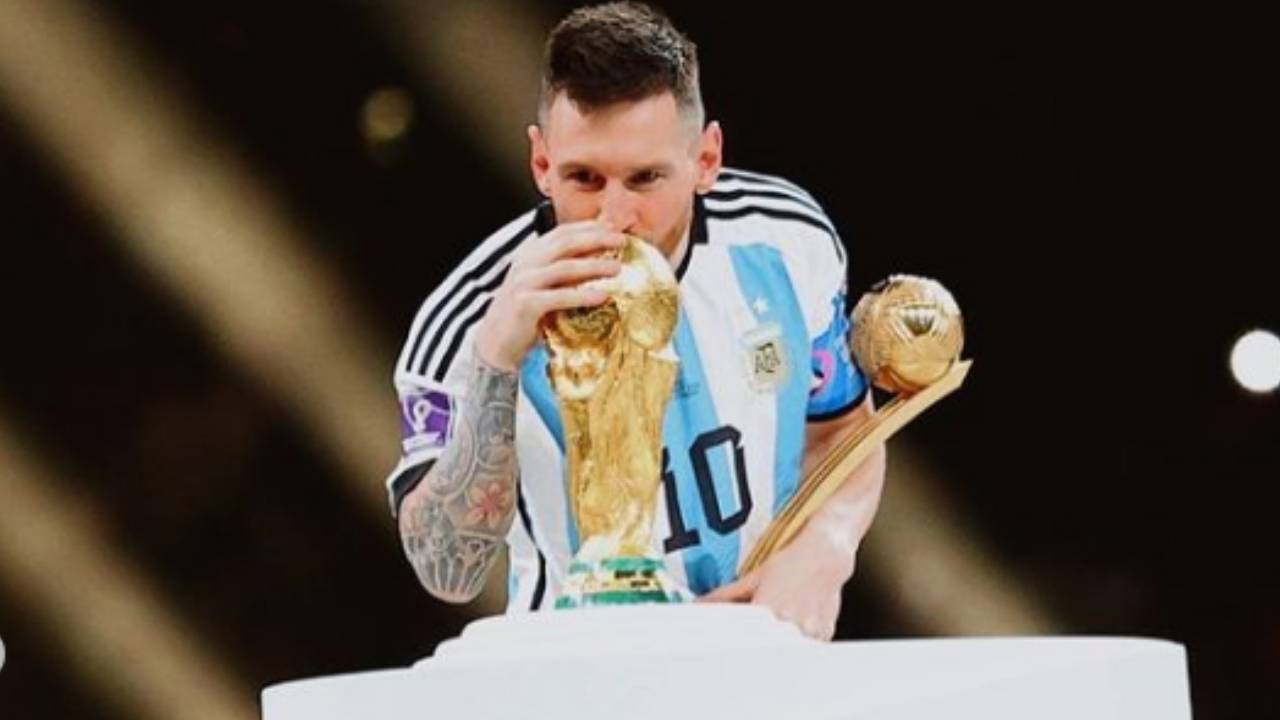 Messi Instagram: ఫిఫా వరల్డ్ కప్ విజయంతో మైదానం బయట మెస్సీ మరో రికార్డు.. రొనాల్డో తరువాత మెస్సీనే.. Messi Instagram: ఫిఫా వరల్డ్ కప్ విజయంతో మైదానం బయట మెస్సీ మరో రికార్డు.. రొనాల్డో తరువాత మెస్సీనే..