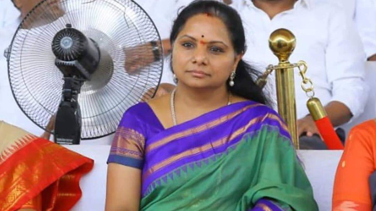 Kalvakuntla Kavitha: ఢిల్లీ మద్యం కేసులో నేడు కవిత వాంగ్మూలం నమోదు చేయనున్న సీబీఐ.. కవిత నివాసం వద్ద భారీగా ప్లెక్సీలు Kalvakuntla Kavitha: ఢిల్లీ మద్యం కేసులో నేడు కవిత వాంగ్మూలం నమోదు చేయనున్న సీబీఐ.. కవిత నివాసం వద్ద భారీగా ప్లెక్సీలు
