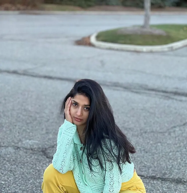 Meera Jasmine Shines In Her Latest Pics