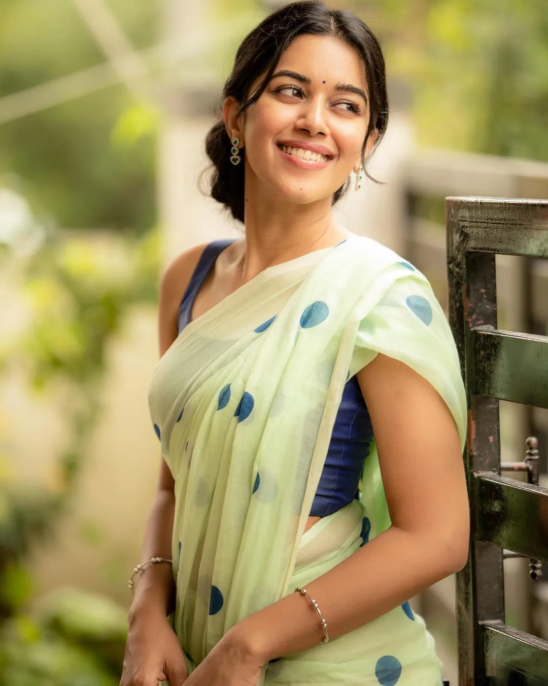 Mirnalini Ravi latest saree pics