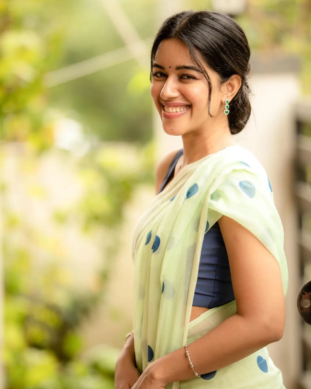 Mirnalini Ravi latest saree pics