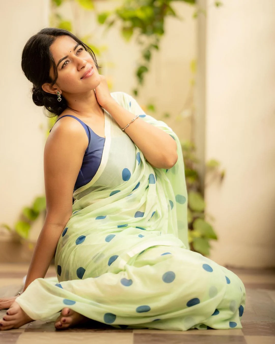 Mirnalini Ravi latest saree pics