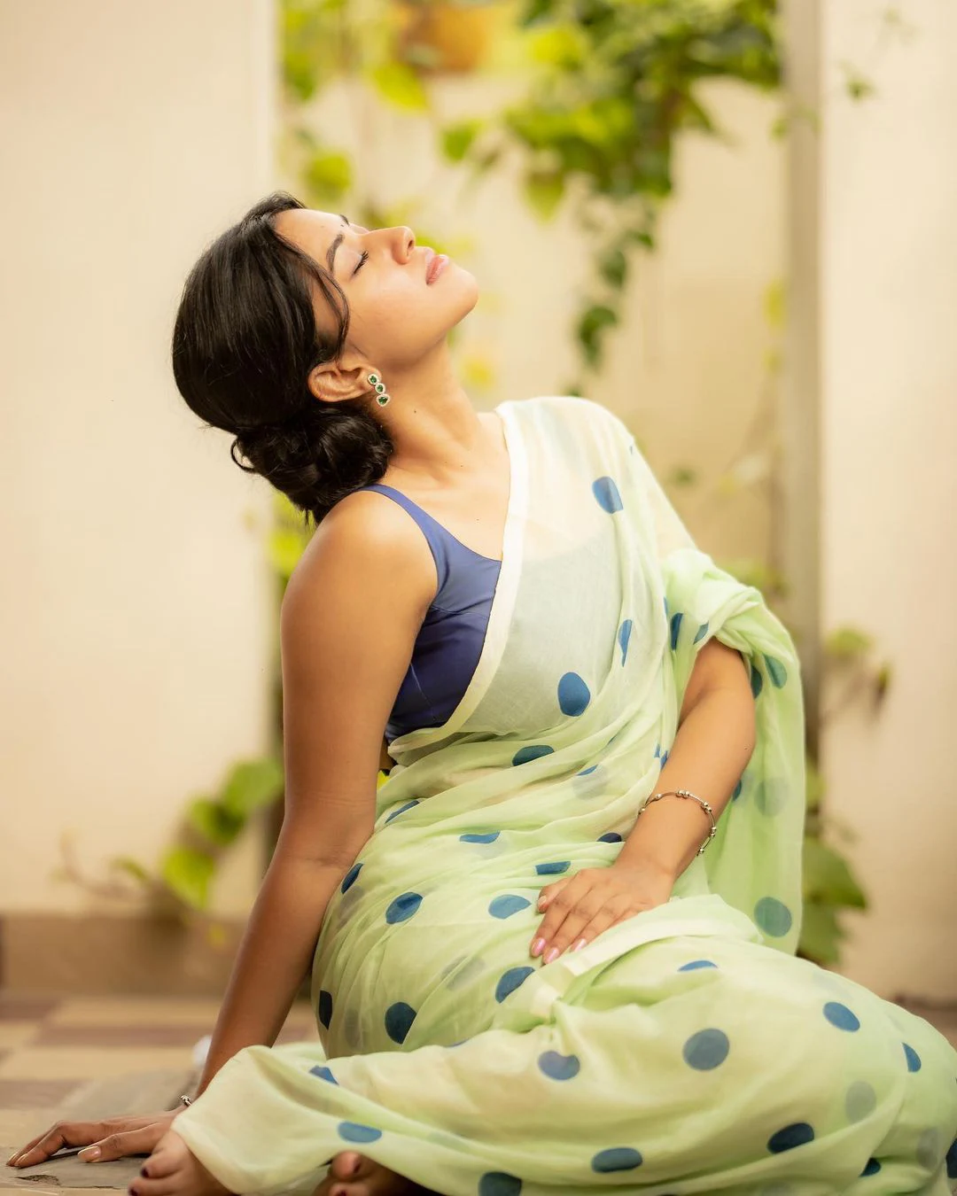 Mirnalini Ravi latest saree pics