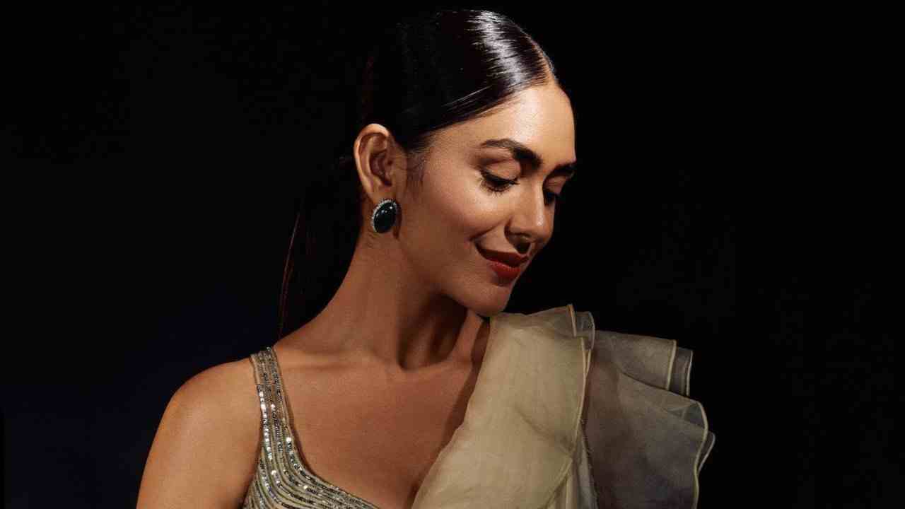 Mrunal Thakur: నానితో రొమాన్స్కు రెడీ అయిన సీత..? Mrunal Thakur: నానితో రొమాన్స్కు రెడీ అయిన సీత..?