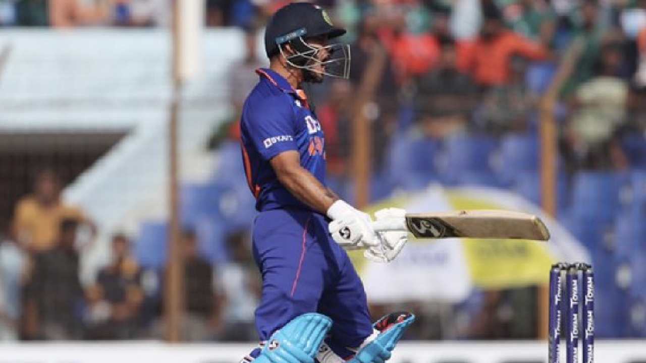 Ishan Kishan: నామమాత్రపు మూడో వన్డేలో చెలరేగిపోయిన ఇషాన్ కిషన్, కోహ్లీపై మీమ్స్ వర్షం Ishan Kishan: నామమాత్రపు మూడో వన్డేలో చెలరేగిపోయిన ఇషాన్ కిషన్, కోహ్లీపై మీమ్స్ వర్షం