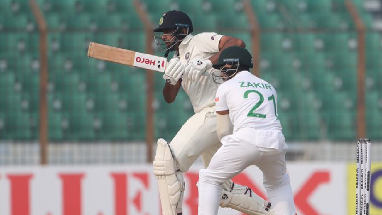 Bangladesh vs India: అర్ధసెంచరీలు బాదిన పుజారా, శ్రేయాస్, రవిచంద్రన్ అశ్విన్ Bangladesh vs India: అర్ధసెంచరీలు బాదిన పుజారా, శ్రేయాస్, రవిచంద్రన్ అశ్విన్
