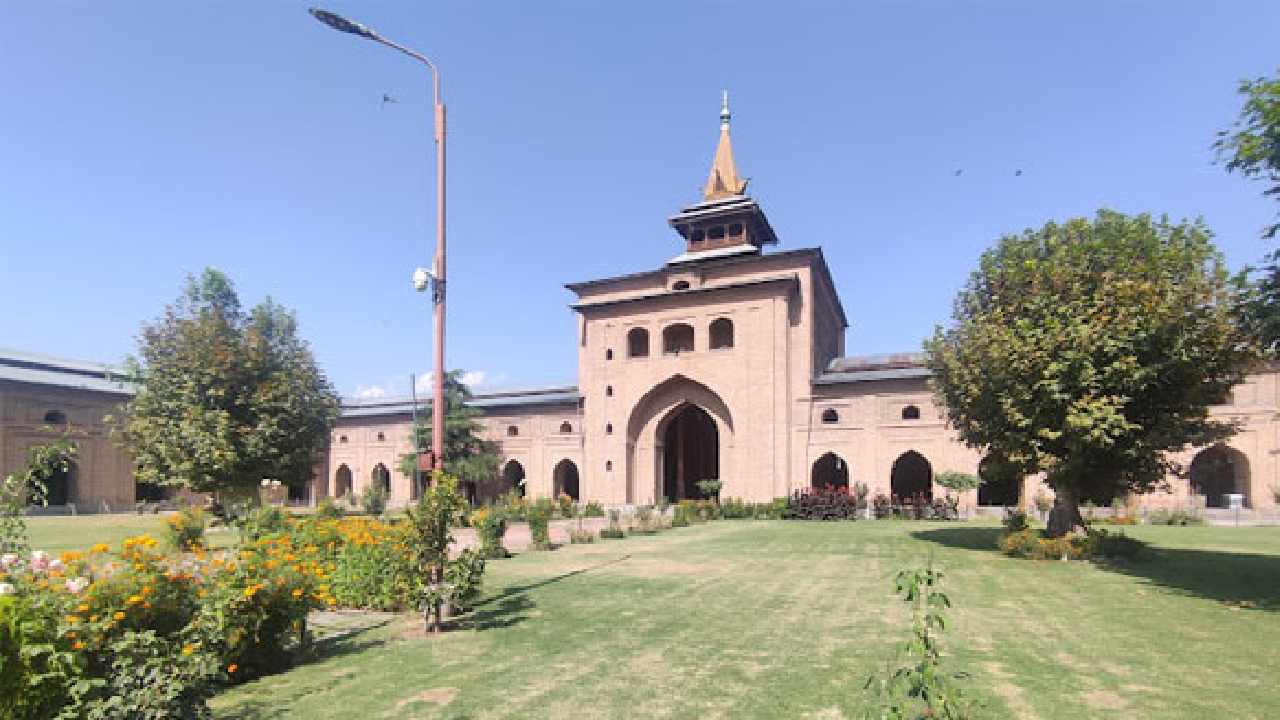 Jamia Masjid: జామియా మసీదులో ఫొటోలు తీసుకోవడం, పరిసరాల్లో అబ్బాయిలు-అమ్మాయిలు కలిసి కూర్చోవడంపై నిషేధం Jamia Masjid: జామియా మసీదులో ఫొటోలు తీసుకోవడం, పరిసరాల్లో అబ్బాయిలు-అమ్మాయిలు కలిసి కూర్చోవడంపై నిషేధం