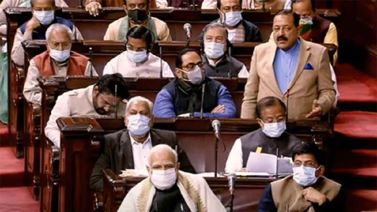 Parliament: పార్లమెంటులో మళ్ళీ మాస్కులు పెట్టుకుని కనపడ్డ ఓం బిర్లా, ధన్కర్, మోదీ Parliament: పార్లమెంటులో మళ్ళీ మాస్కులు పెట్టుకుని కనపడ్డ ఓం బిర్లా, ధన్కర్, మోదీ